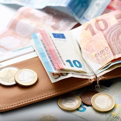 Mehr Gehalt im Mai fix! - Hunderttausende profitieren jetzt Mehr Gehalt im Mai fix! - Hunderttausende profitieren jetzt